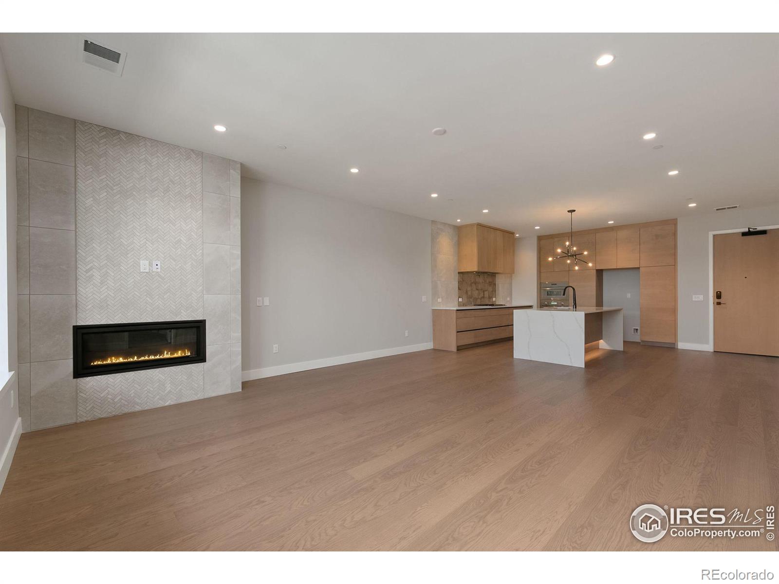 205 E 6th Street Unit 302