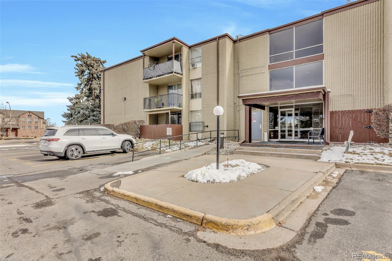 2231 S Vaughn Way Unit 315B
