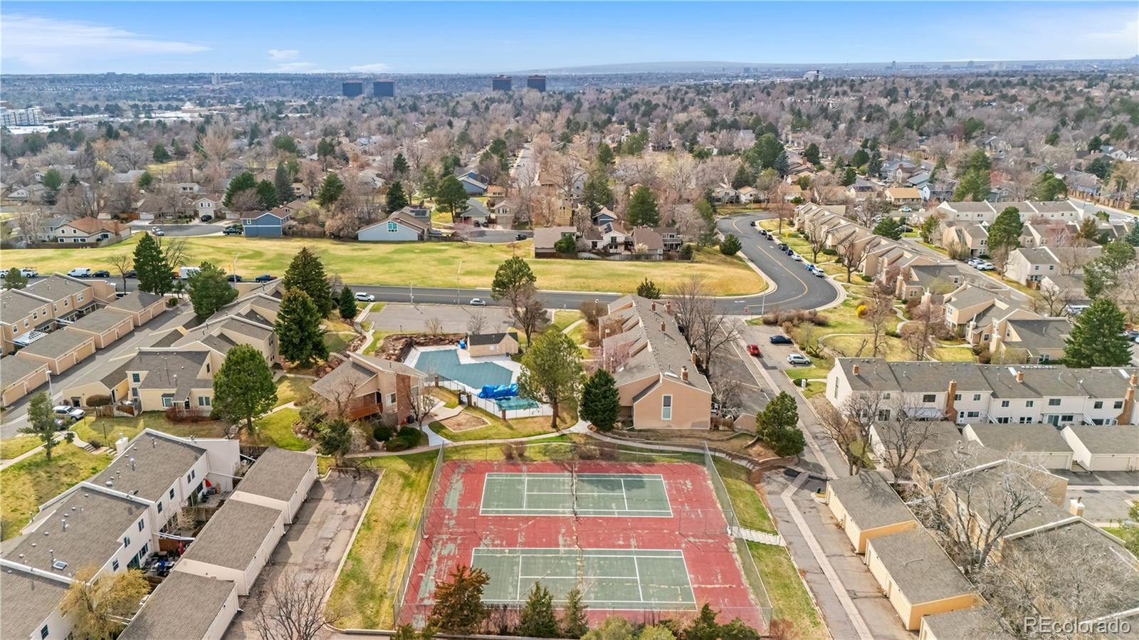 2925 S Vaughn Way