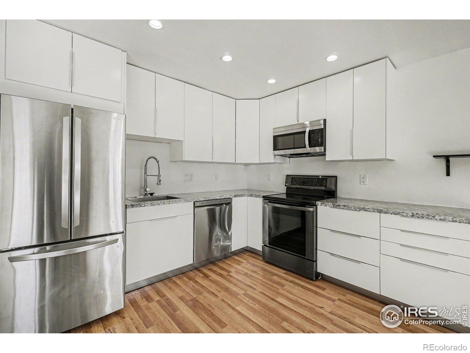 225 E 8th Avenue Unit F2