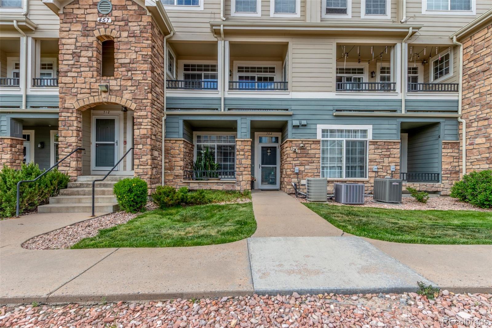 457 Black Feather Loop Unit 702