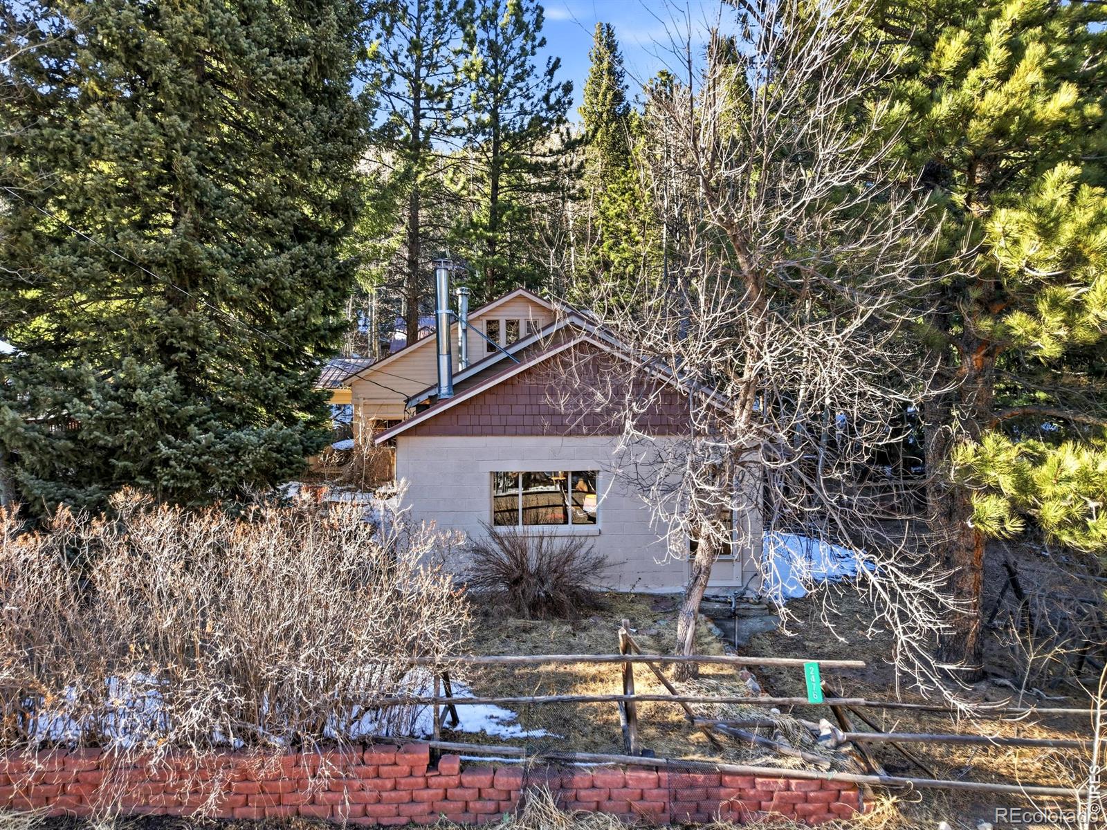 2476 Riverside Drive