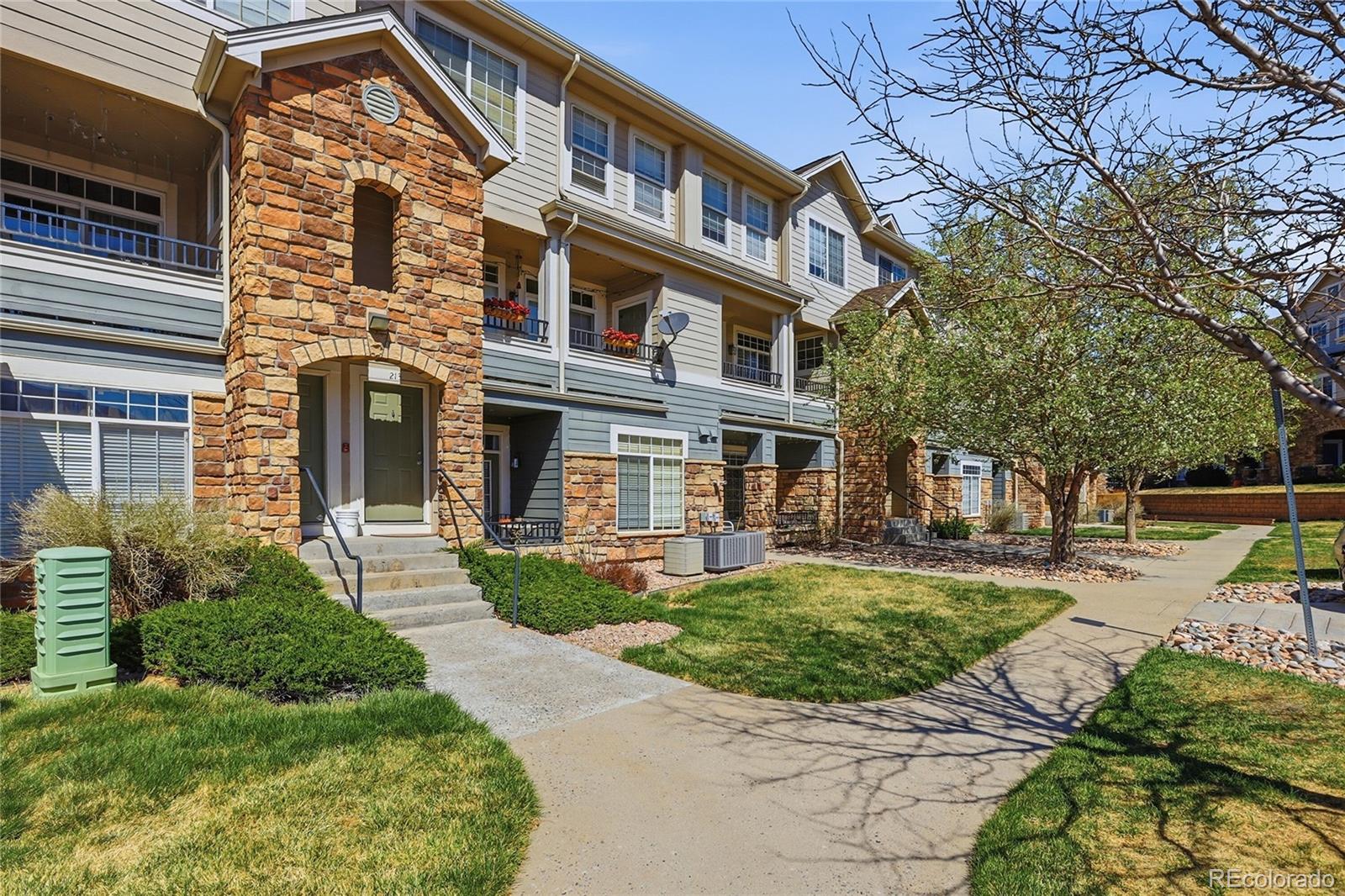 488 Black Feather Loop Unit 219