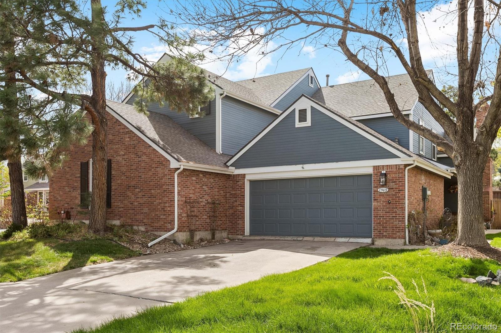 7509 S IVANHOE Circle