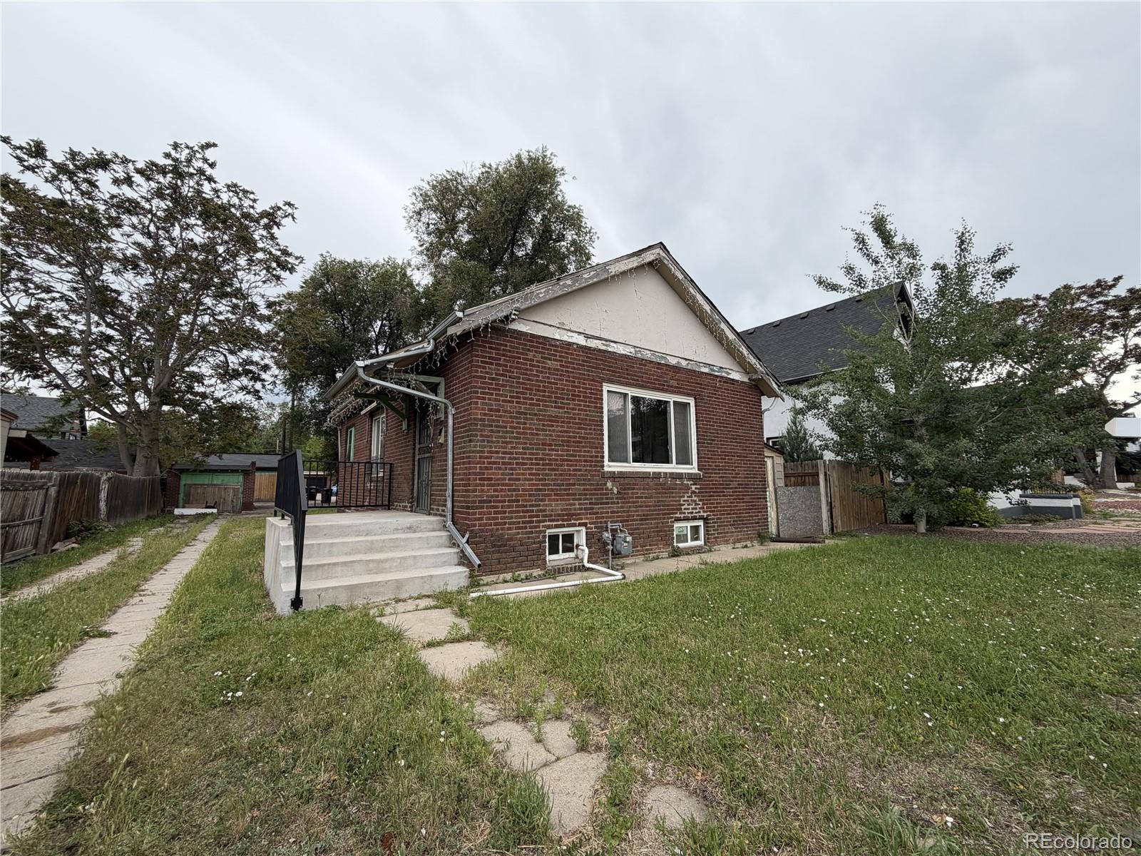 2418 W 38th Avenue