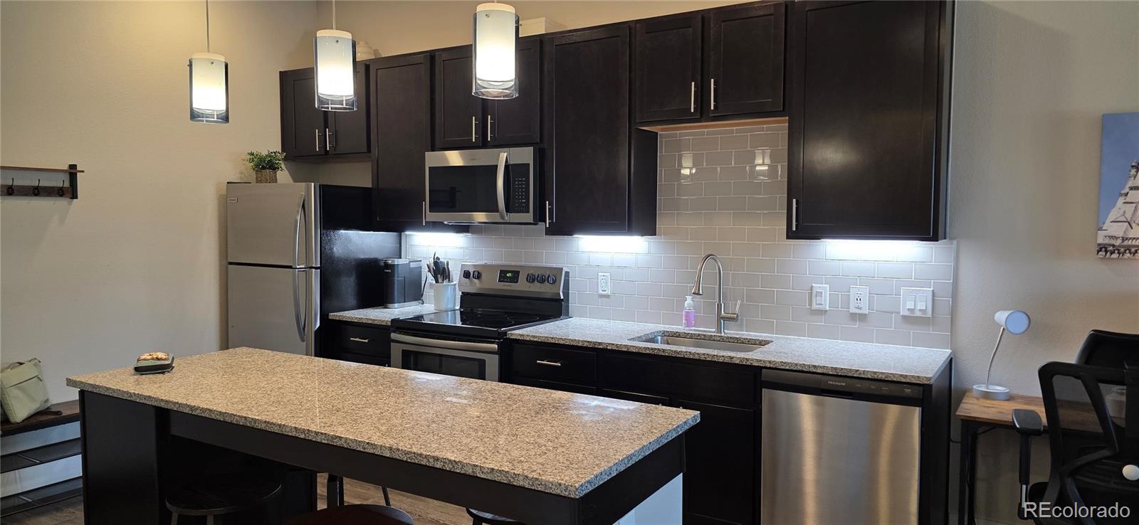 615 24th Street Unit 202