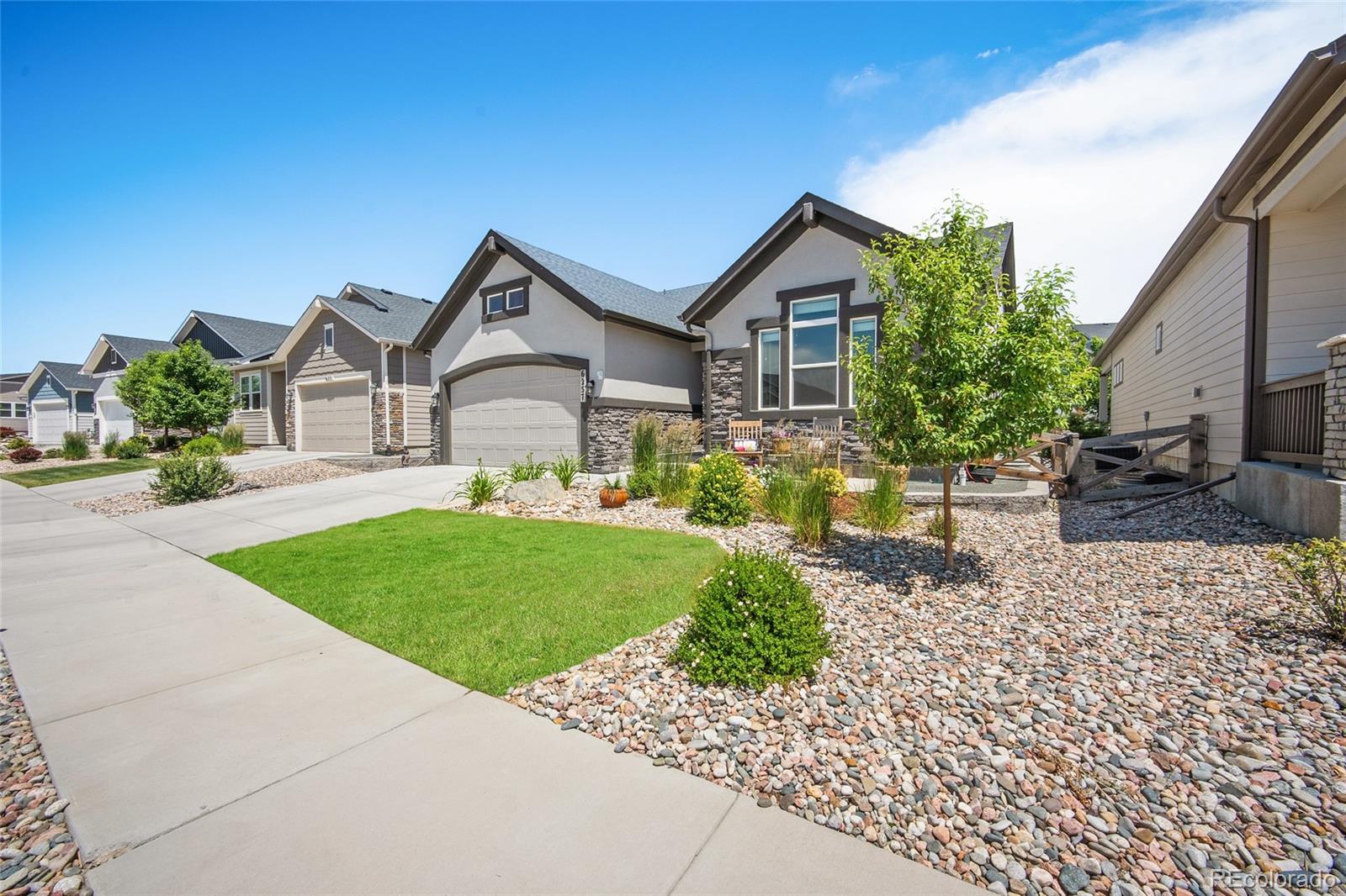 6257 Lochside View