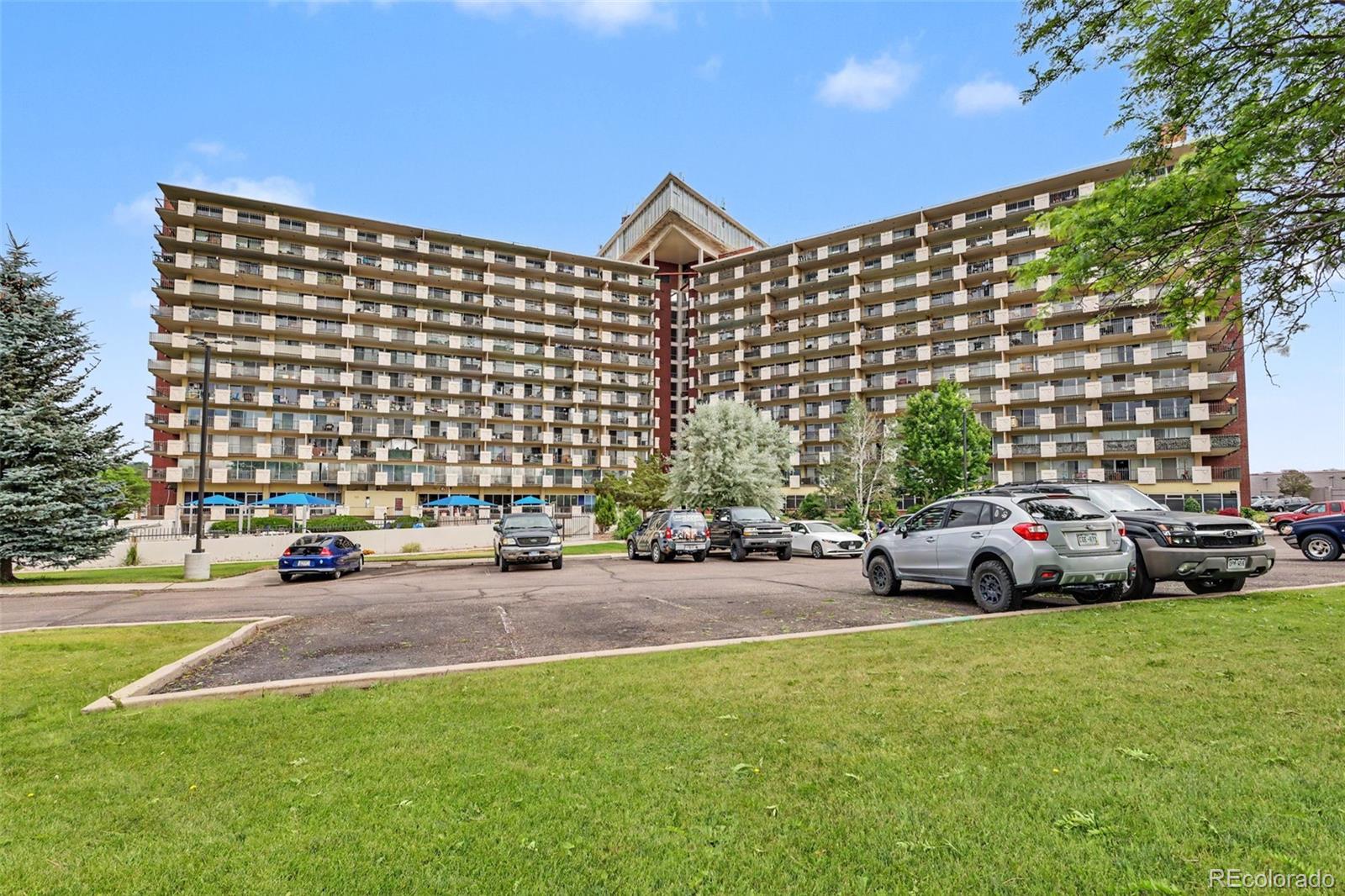 411 Lakewood Circle Unit A906