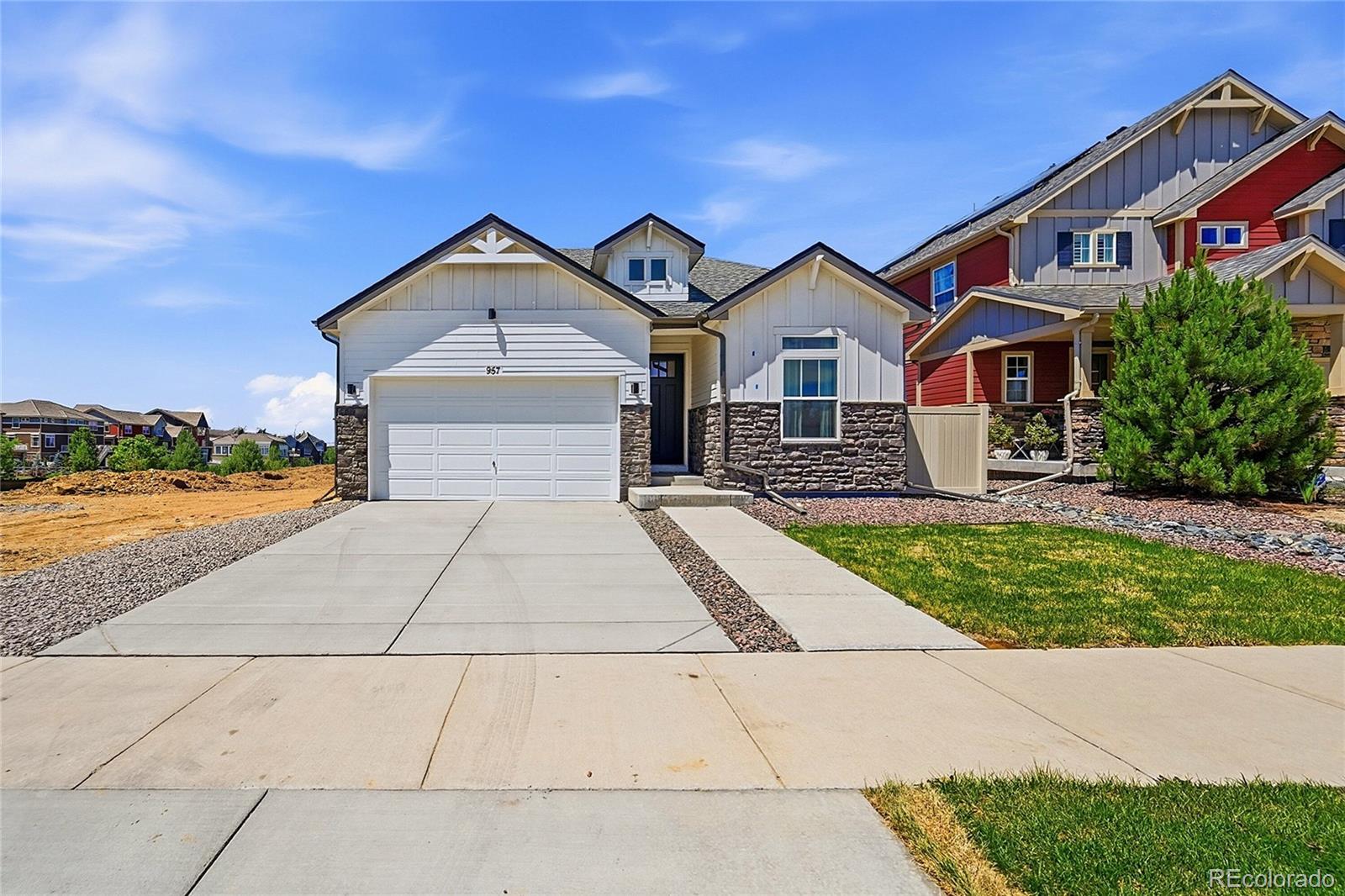 957 Highlands Circle