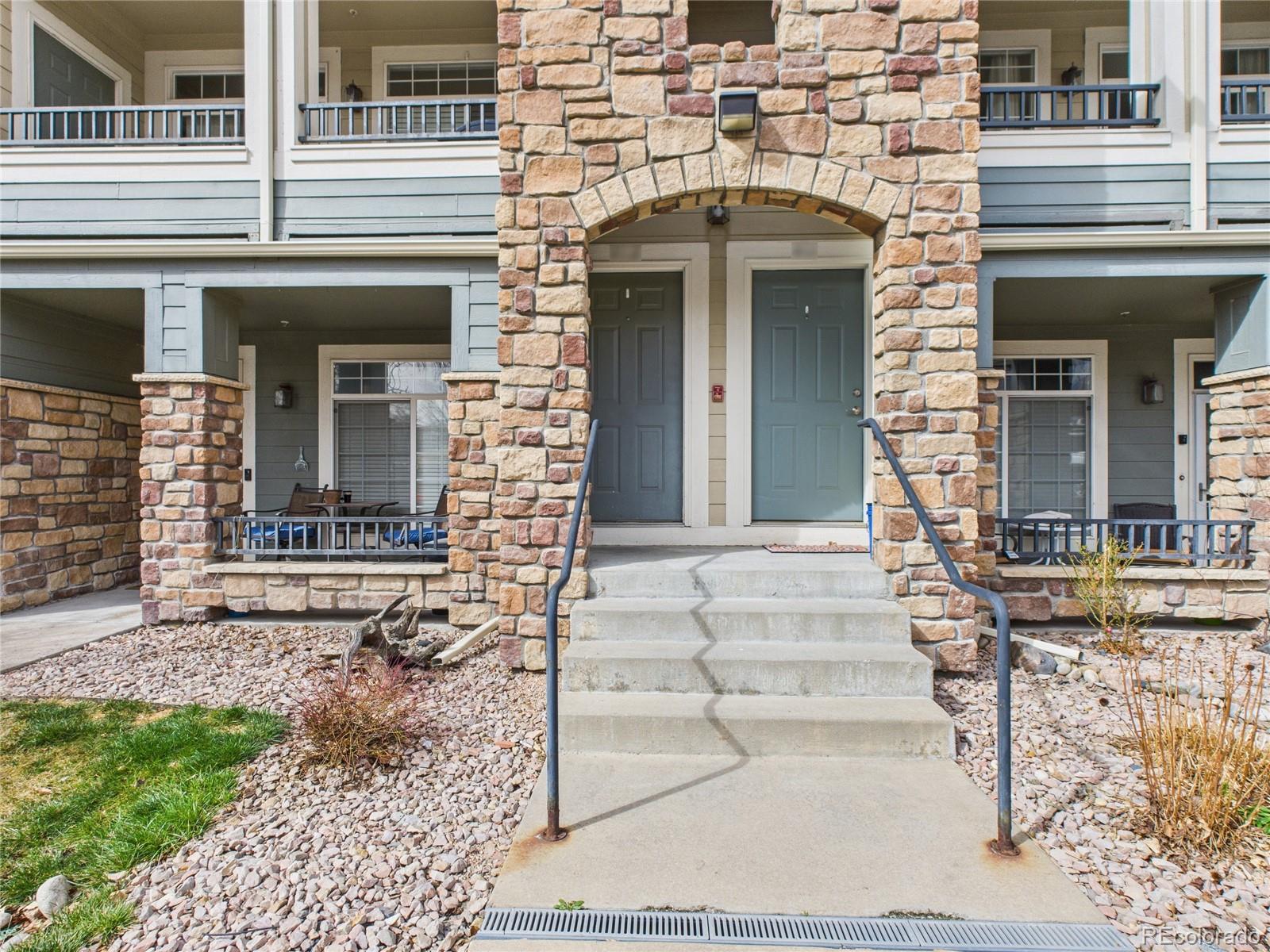 474 Black Feather Loop Unit 412