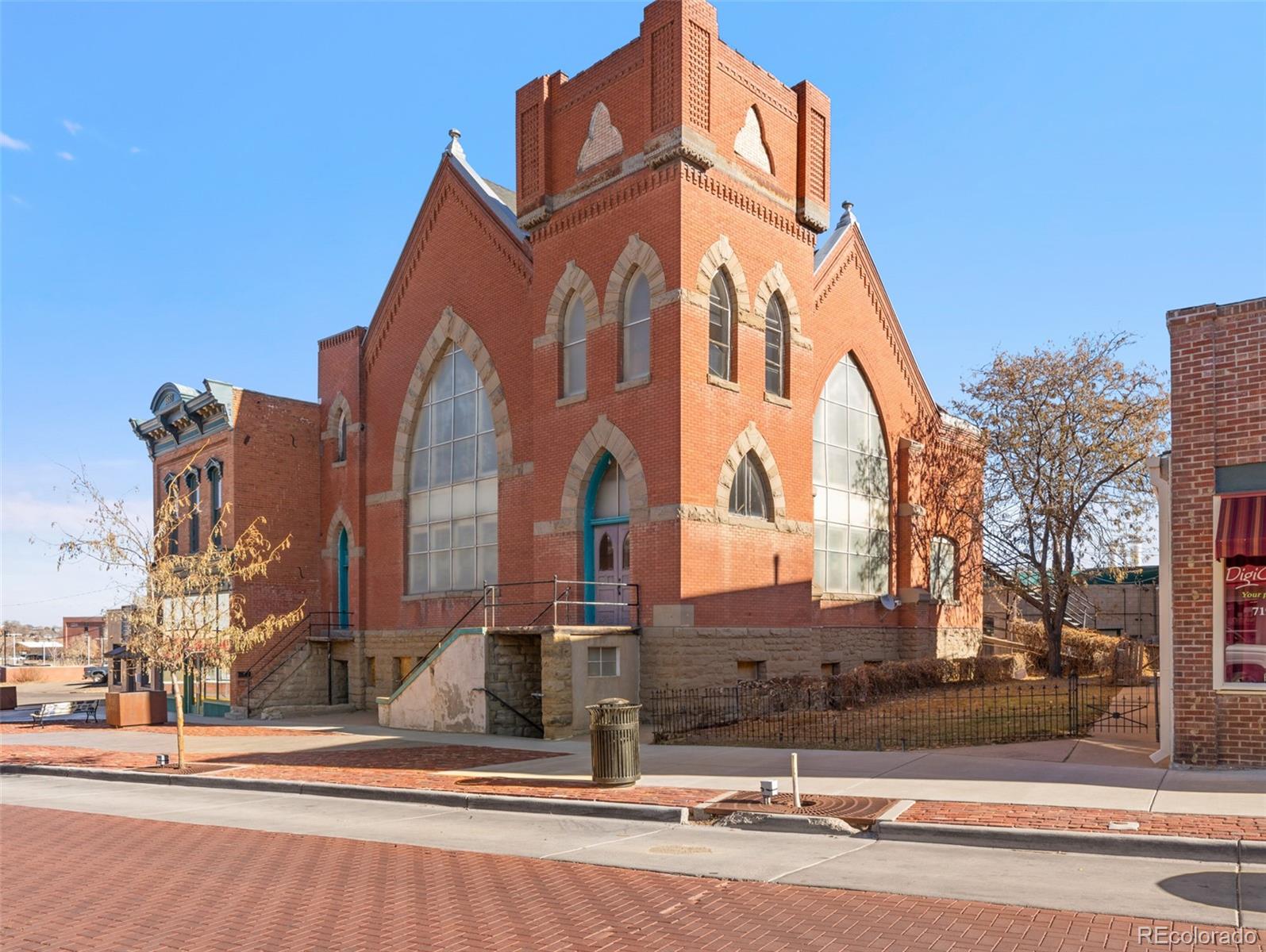 224 N Commercial Street