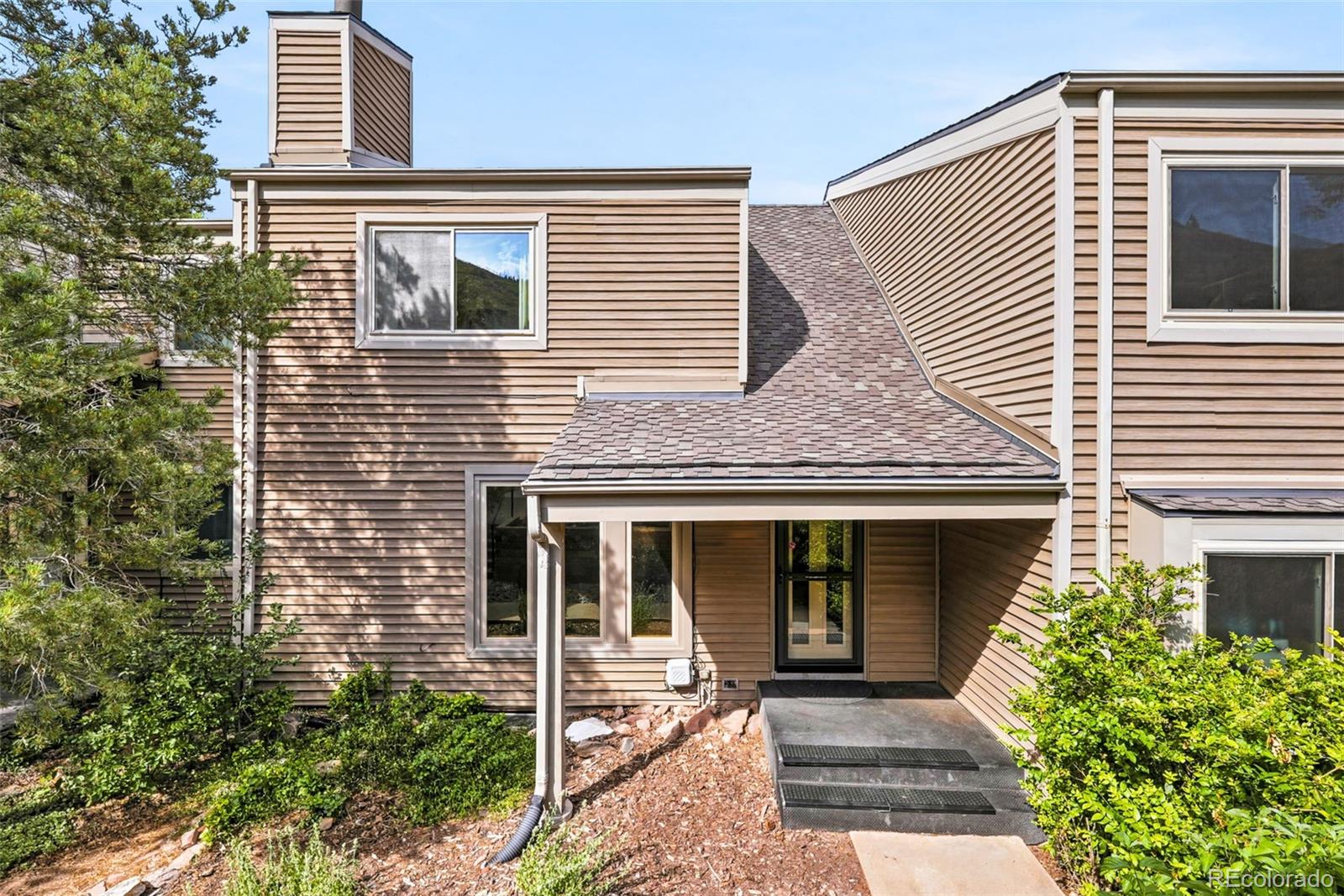 6846 Surrey Trail