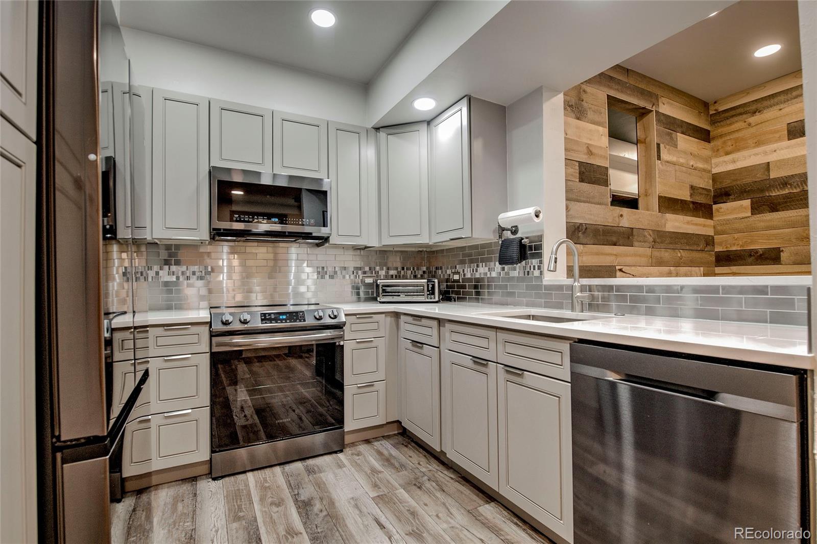645 S Park Avenue Unit 302
