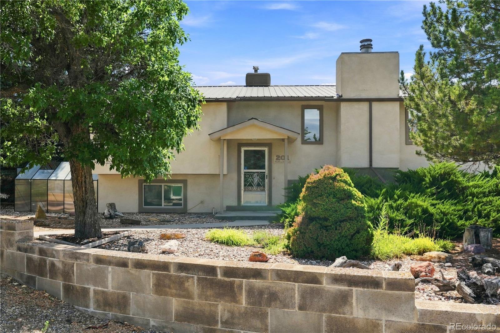 201 Hillcrest Circle