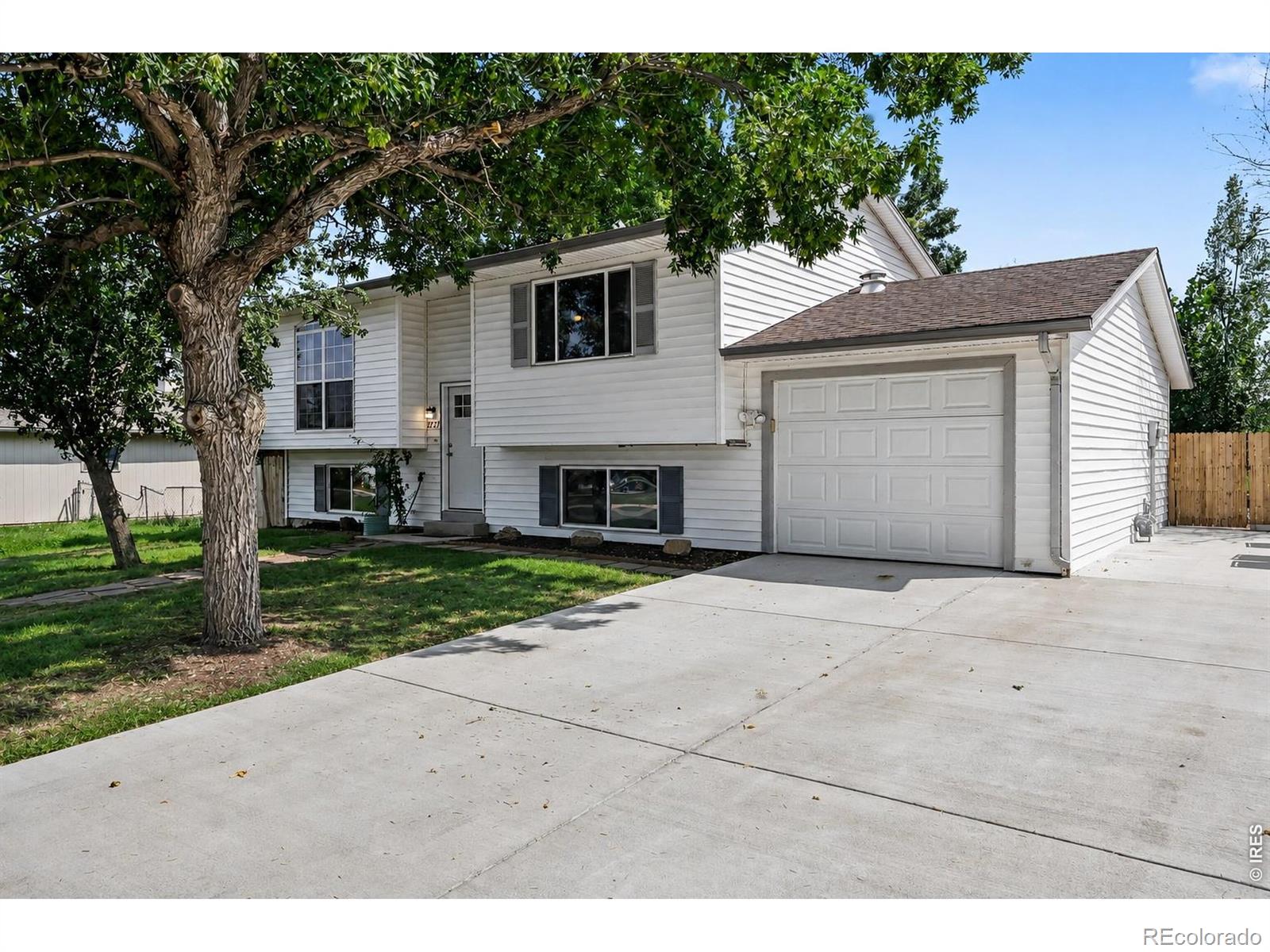 2421 W Plum Street