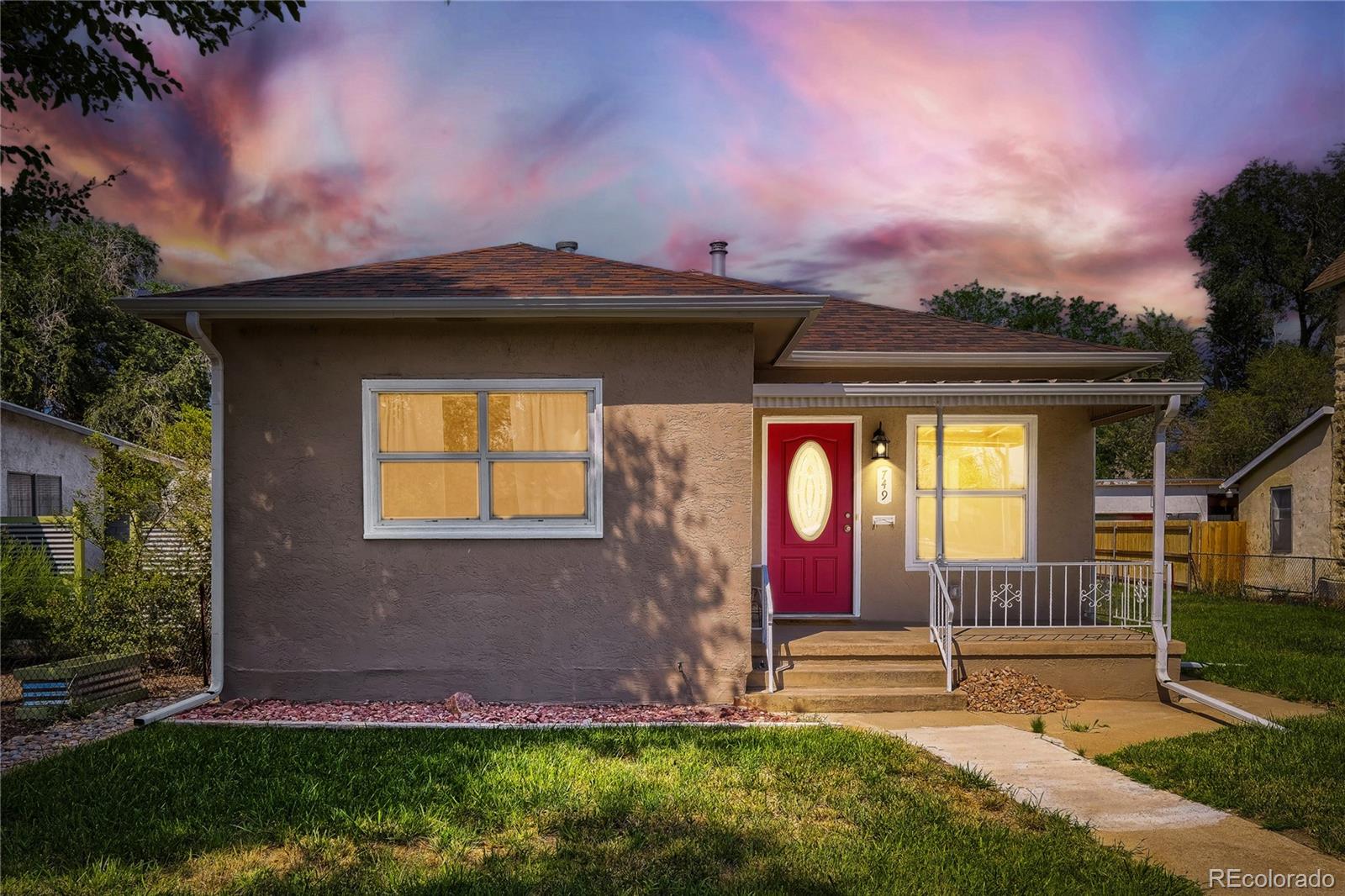749 W Corona Avenue