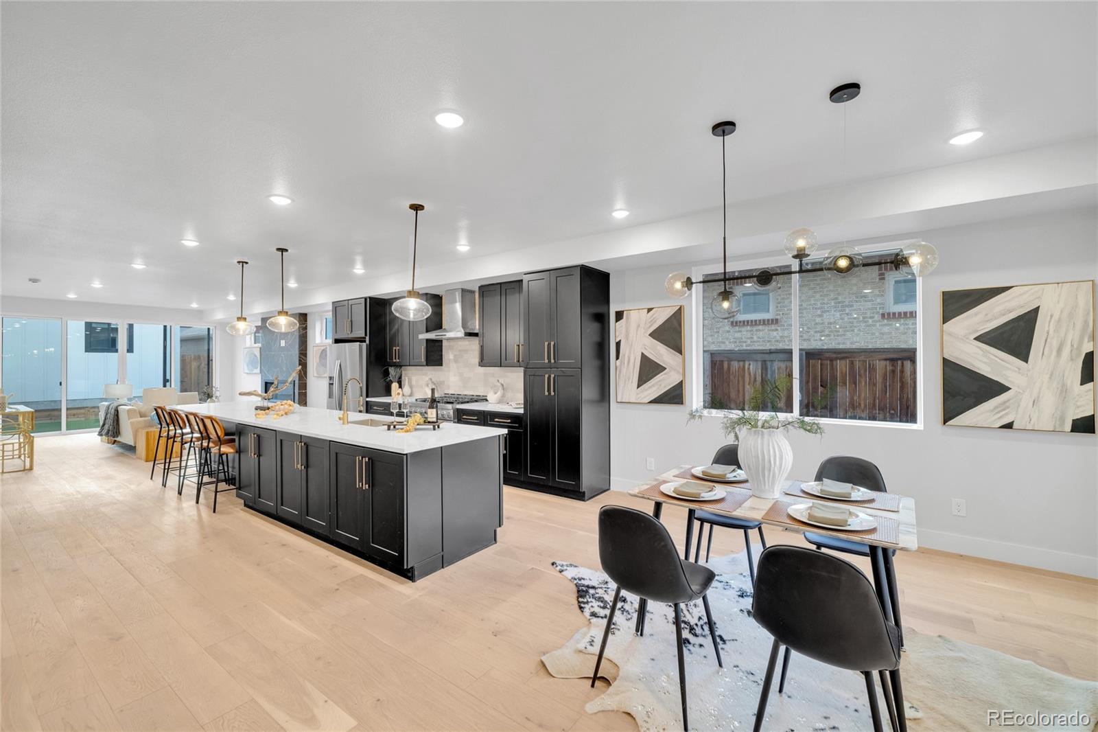 2339 N Irving