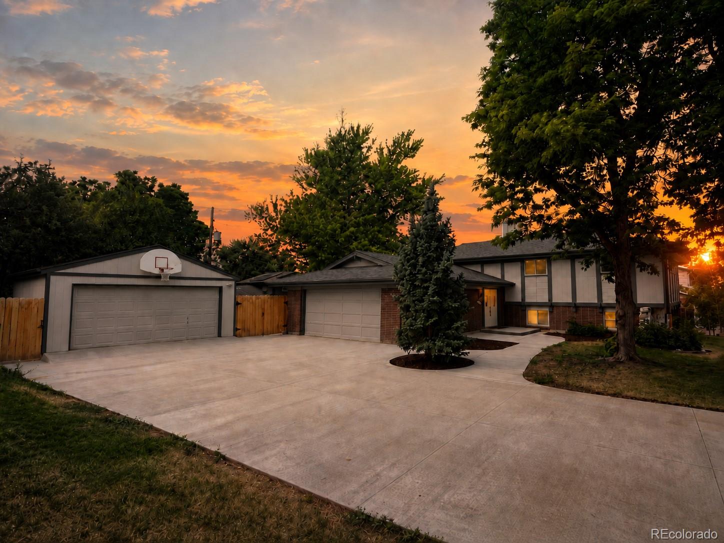 1404 E Fremont Circle N