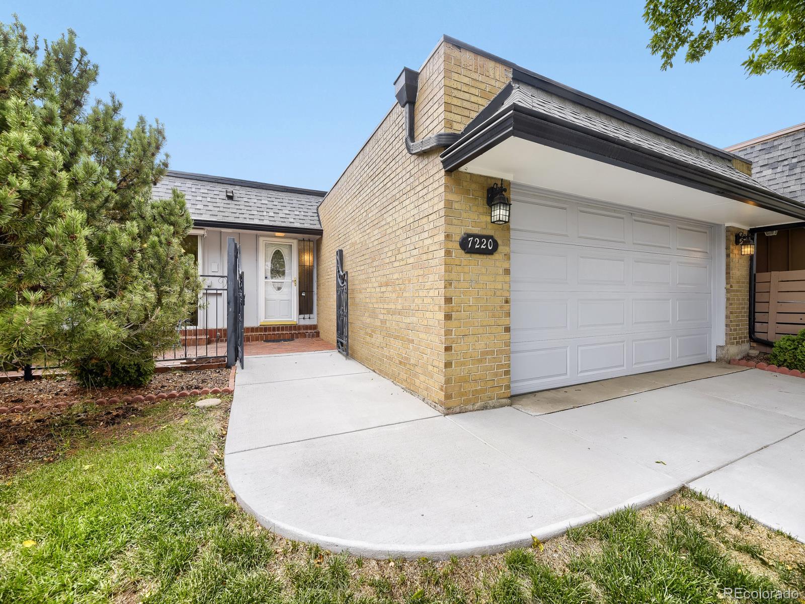 7220 W Maple Drive
