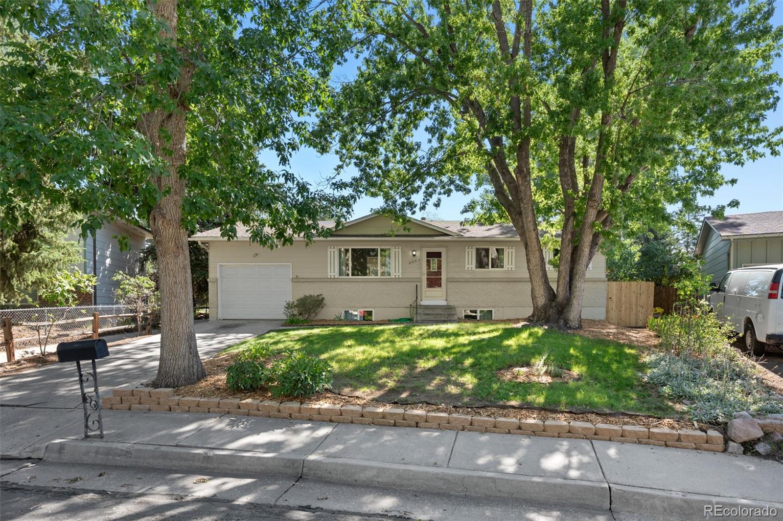 3842 Vaquero Circle